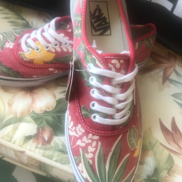 Vans Shoes - Beautiful vans floral NWT Women’s 9 men’s 7.5